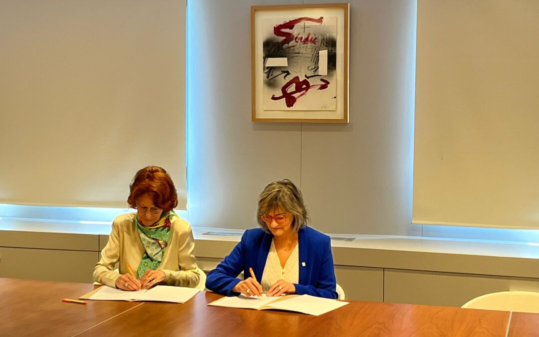 La síndica de greuges i la presidenta de l’Associació Catalana en Pro de la Justícia signen un conveni per reforçar lajustícia de proximitat i la resolució alternativa de conflictes